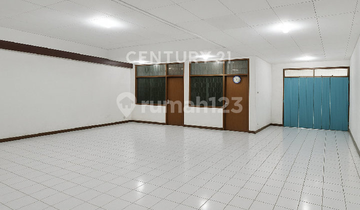 Business Place and Productive Swallow's Nest House in the Center of Tegal City Business Place and Productive Swallow's Nest House in the Center of Tegal City