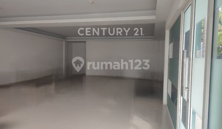 Nice Ready-to-Use Shophouse in a Strategic Area of Tegal 2