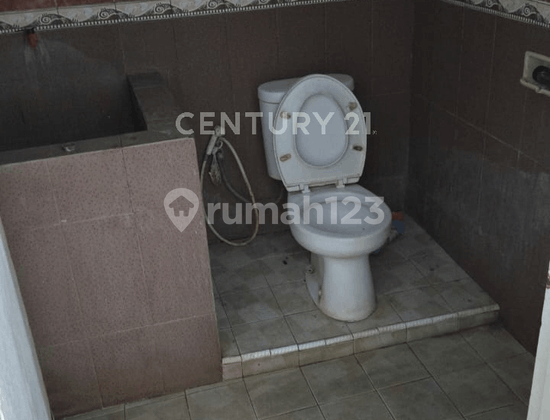 Ready-to-Use Shop House Located in the Center of Tegal City 2