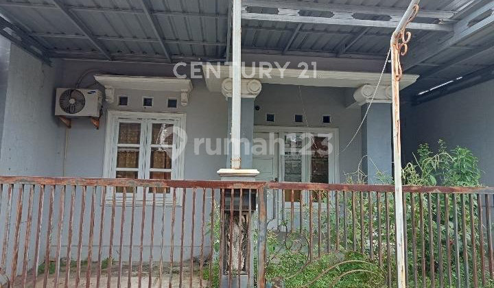 Comfortable, Tall House with Car Access in Tegal Comfortable, Tall House with Car Access in Tegal