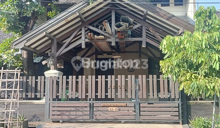 Rumah 2 lantai di lingkungan nyaman , strategis di pusat kotaKETINTANG PERMAI - SURABAYA