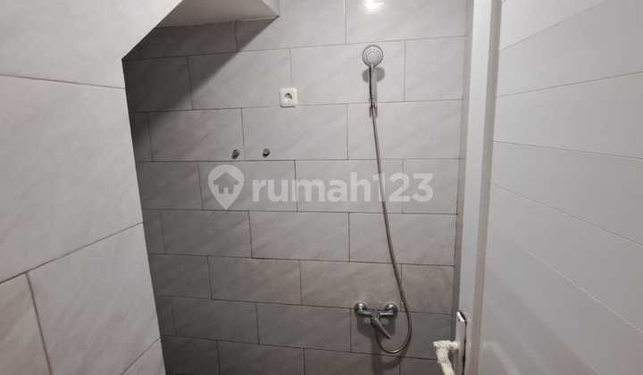 Rumah Minimalis 2 Lantai Siap Huni & Strategis 2