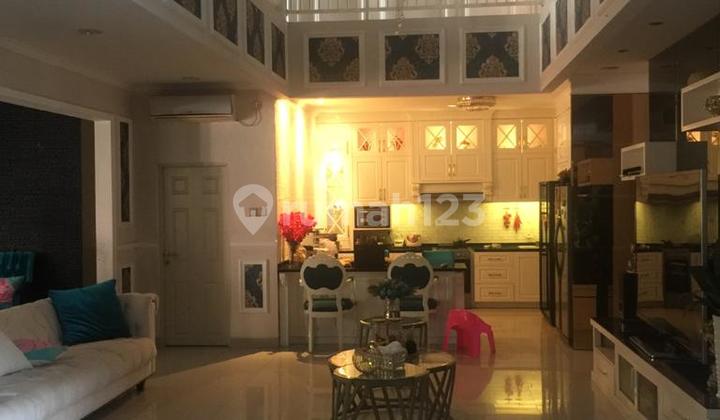 Rumah Hoek Badan 2 Lantai Siap Huni Full Furnish Ada Kolam Renang