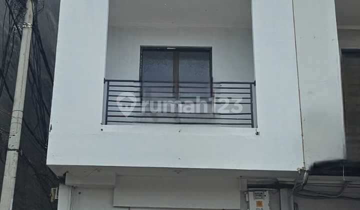 Strategic 3-Story Shop-House Ready to Occupy in Business Center! in Jombang Bintaro Sector 9