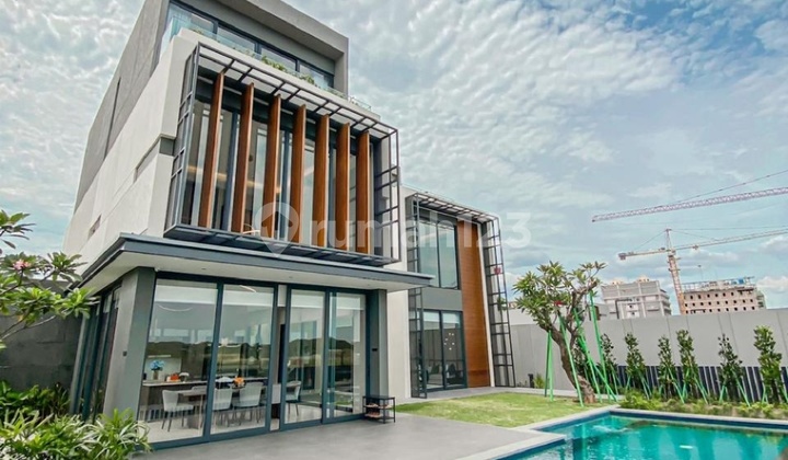 For Sale Exclusive House in BSD Area