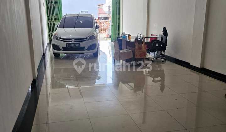 Strategic 3-Story Shophouse in Jombang Bintaro Sector 9, Ready to Occupy in the Business Center! 2
