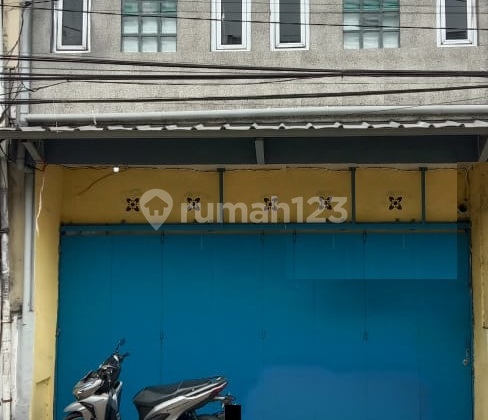 Business Opportunity in Cimahi! SHM Title Shop House in a Busy Area 1