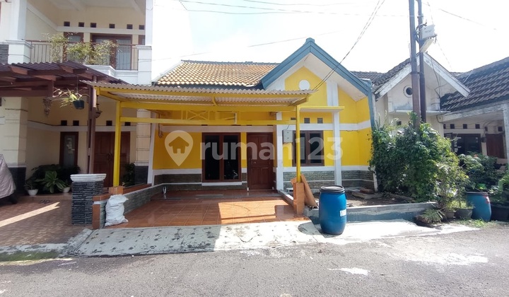 Ready-to-Occupy House in a Strategic Location at Pharmindo Ready-to-Occupy House in a Strategic Location at Pharmindo