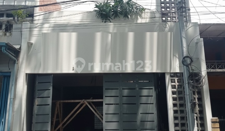 New Building Ruko Includes Furnishings Suitable for Cafe in Melong 1