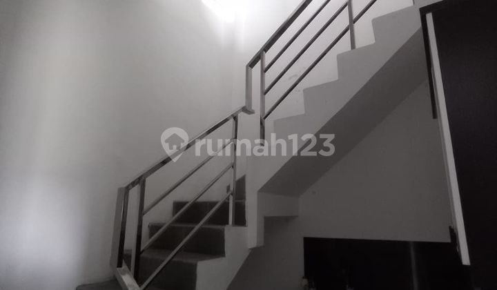 Rumah Minimalis 2 Lantai Super Nyaman di Pharmindo 2