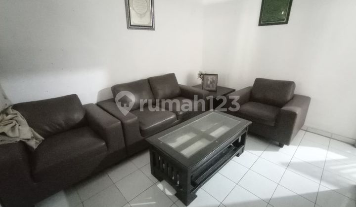 Well-Maintained Building House in a Strategic Location in Melong 2