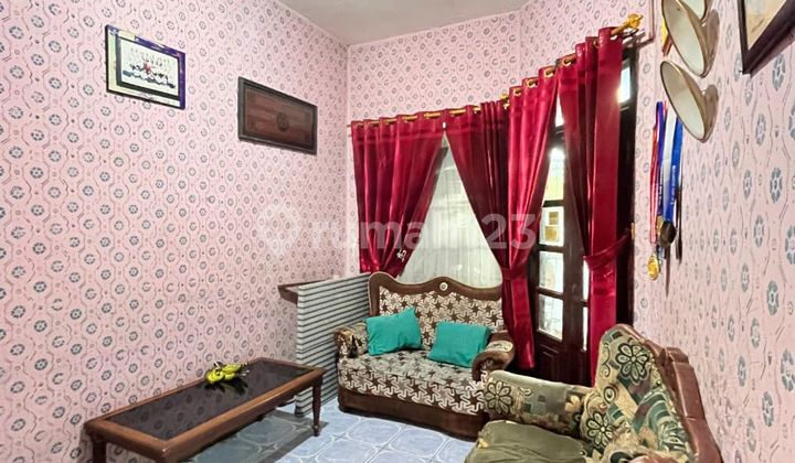 Rumah Lokasi Strategis Dekat ke Berbagai Fasilitas di Melong Green Rumah Lokasi Strategis Dekat ke Berbagai Fasilitas di Melong Green