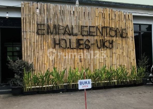 Strategic Shop/Office Space for Rent in Depok 2 Sukmajaya Strategic Shop/Office Space for Rent in Depok 2 Sukmajaya