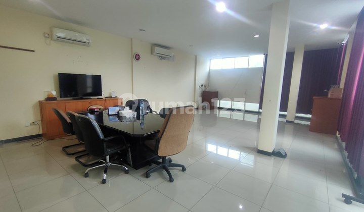 Rental - Strategic Corner Shophouse 3 Floors in Rawamangun, East Jakarta 2