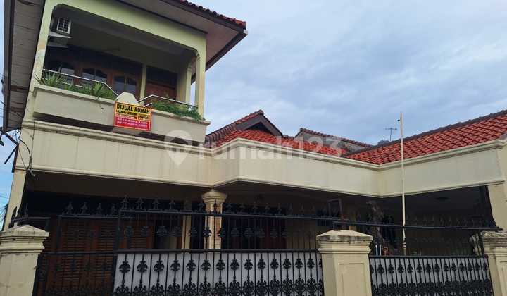 Rumah,2 Lantai.dekat Pusat Kota Pondok.gede