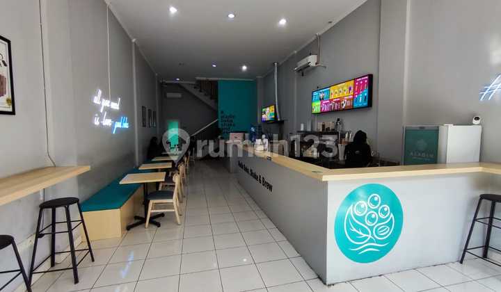 FOR SALE..Jumbo-Sized Shophouse in Modernland, Tangerang City 2