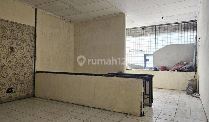 DIJUAL  RUKO ( dibawah harga pasaran)   Graha Raya Bintaro  Luas : 5 x 19.4 meter  Lb: 110 meter2 2 lantai KT 1 , KM 2 Listrik 1300 watt SHM Bebas parkir  *Hdp Jalan Raya* lokasi di depan, dekat Raja kerupuk, klinik, Transmart, McD -Sederetan ruko full te 2