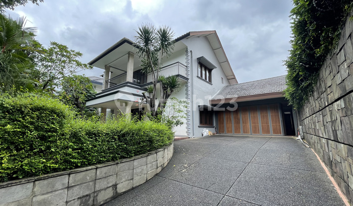 Disewakan Rumah Mewah di Dharmawangsa - Luas, Tenang & Siap Huni