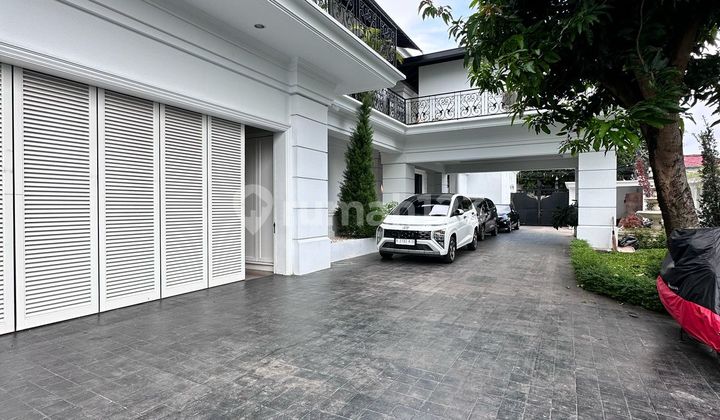 Exclusive! Rumah Modern Classic di Kemang dengan Pool & Mega Master Suite