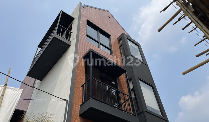 Townhouse Modern Minimalis di Pasar Minggu - Lokasi Strategis, Lingkungan Nyaman 2