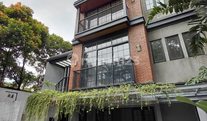 Rumah Mewah 3 Lantai di Cipete, Ada Rooftop & Kolam Renang