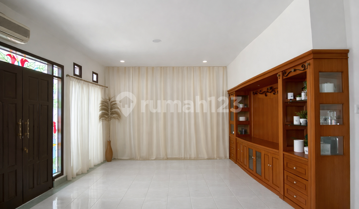 3-Story House Near City Access 2