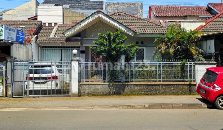 For Sale Cheap!!! Roadside House Can Be Used as a Business Place in Kencana Loka - BSD For Sale Cheap!!! Roadside House Can Be Used as a Business Place in Kencana Loka - BSD