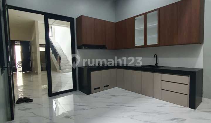 New Minimalist 2½-Story House Full Granite Beautiful Strategic Ready to Live In - Griya Loka, BSD