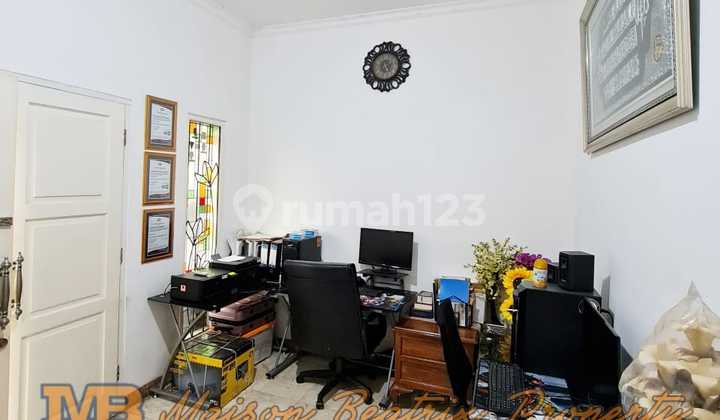 Luxury House + Swimming Pool Very Strategic Location in East Tebet - South Jakarta 2