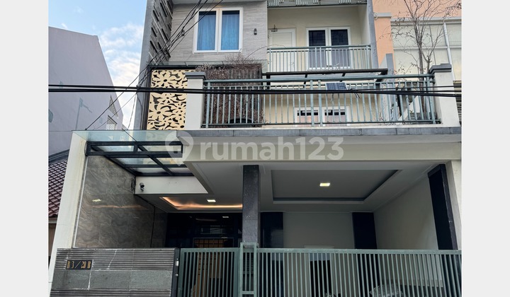 Dijual Pemilik Langsung! Rumah Green Garden Blok B, Semi Furnish, Sudah Renov, Bebas Banjir