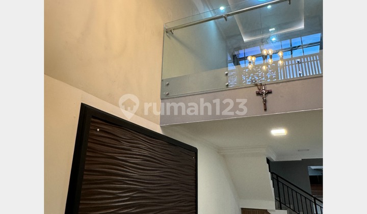 Dijual Pemilik Langsung! Rumah Green Garden Blok B, Semi Furnish, Sudah Renov, Bebas Banjir 2