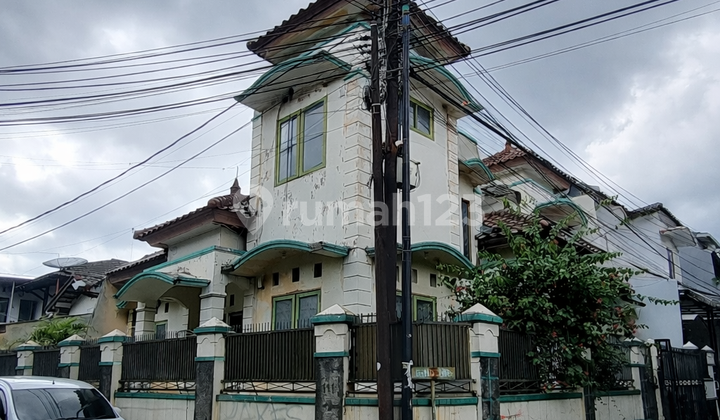 Strategic Corner House in East Pejaten - Suitable for Renovation / New Construction