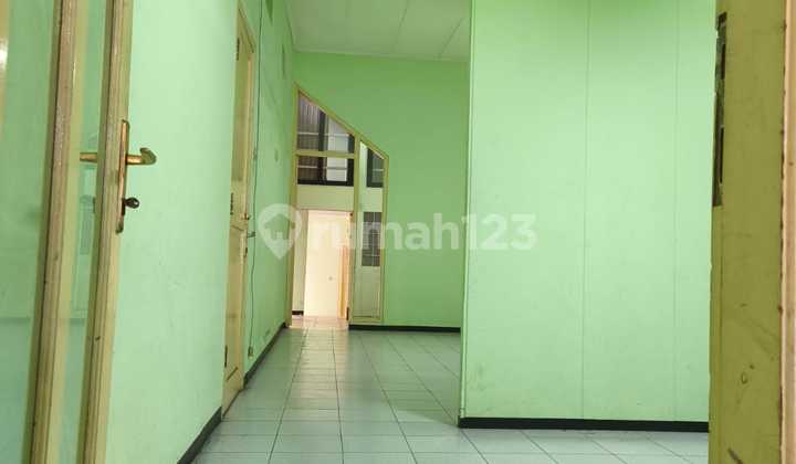 For Rent 2-Storey Shop House on Mainroad Wastukencana, Central Bandung 2