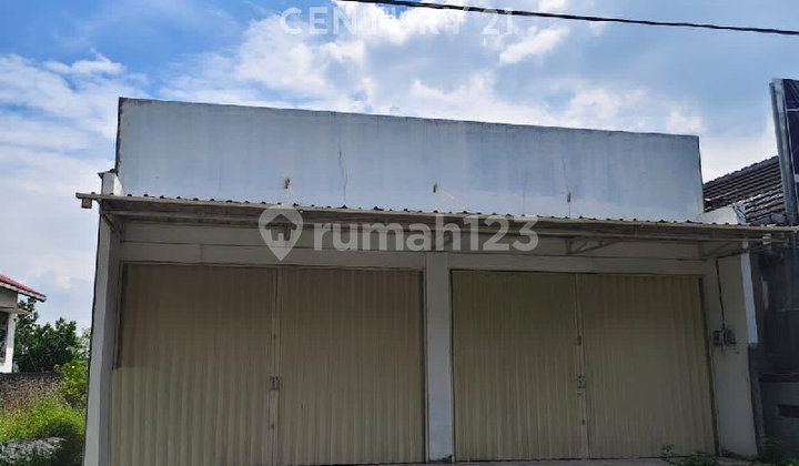 For Sale: Shophouse in Sukorejo, Suitable for Minimarket Business.
