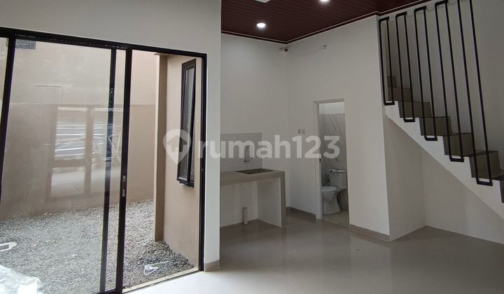 Rumah 2 Lantai Akses Dekat ke Jaksel, Lingkungan Tetangga Elite Rumah 2 Lantai Akses Dekat ke Jaksel, Lingkungan Tetangga Elite