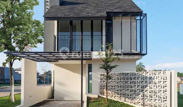 Discover this modern 2-story house for sale, featuring beautiful views that enhance the aesthetic value of the residential environment. Located in an easily accessible area, it offers a complete facility environment, ideal for those seeking 2