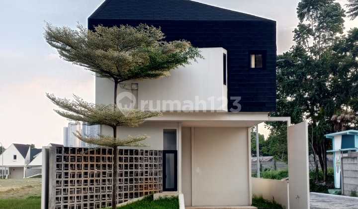 Discover this modern 2-story house for sale, featuring beautiful views that enhance the aesthetic value of the residential environment. Located in an easily accessible area, it offers a complete facility environment, ideal for those seeking 1