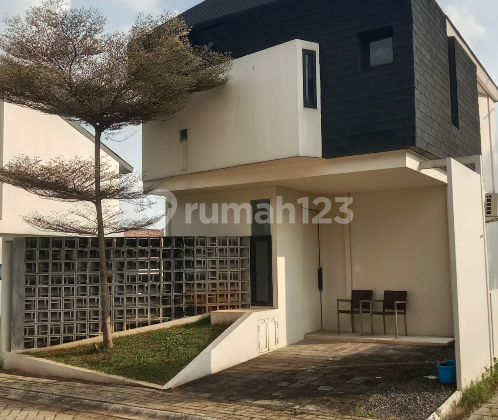 House 5 Minutes from LRT Harjamukti