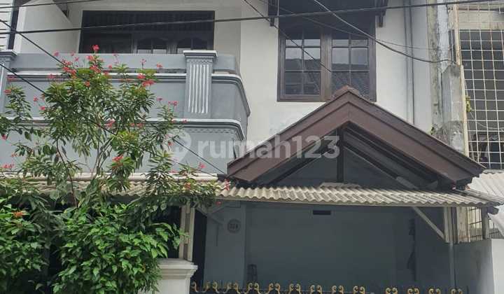 For Rent 2-Story House in Tanjungduren For Rent 2-Story House in Tanjungduren