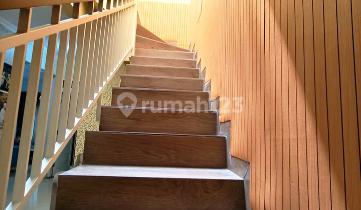 Rumah 2 Lantai, SHM, Lokasi Strategis, Caringin 2