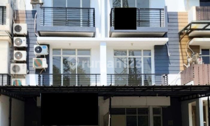 Rumah Trimaran Katamaran Pik Jual/Sewa Strategis Jalan Lebar Dekat Sekolah