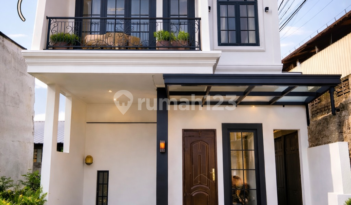 Modern Classic At Kelapa Dua Depok - Rumah Gaya Eropa di Kawasan Bergengsi