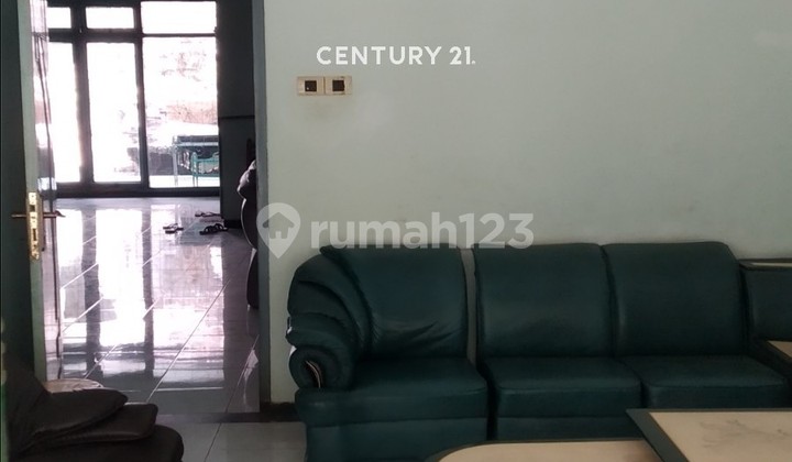 2-Storey House in City Center, Strategic Main Road 2