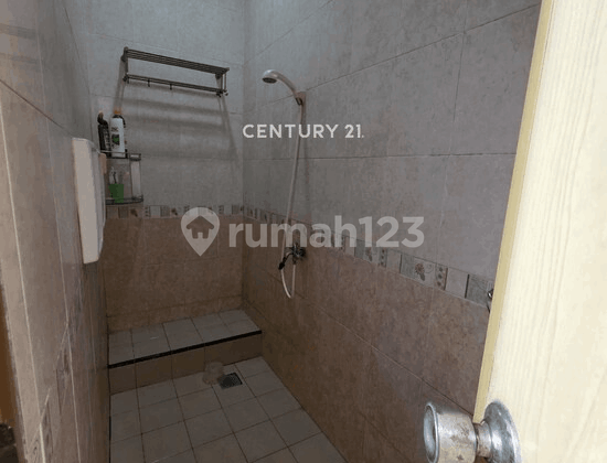Ready-to-Move-In City Center House, Flood-Free, Singosari 2