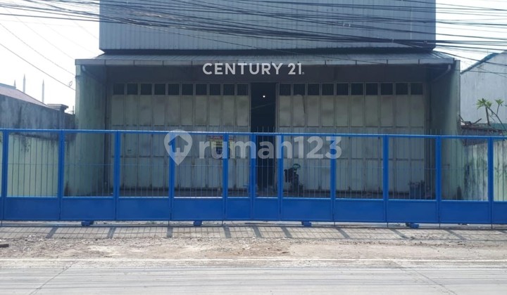 Ready-to-Occupy Shop House in a Strategic Location on Gajah Raya 1