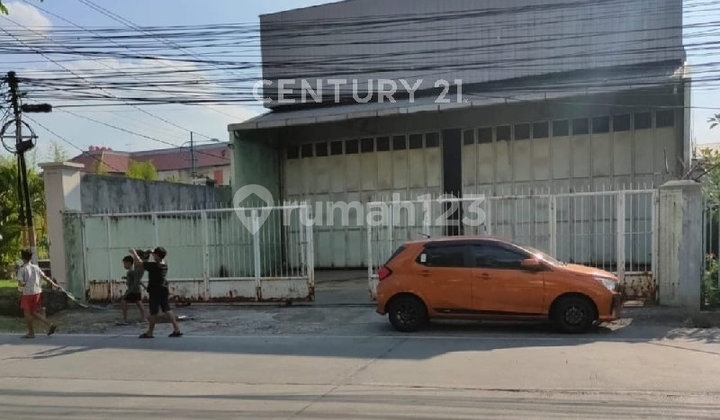 Ruko Besar di Gajah Raya Bebas Banjir Showroom 1