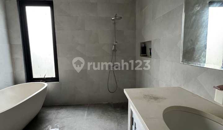 Luxury House Gunung Salak Kerobokan 2 Car Garage 2