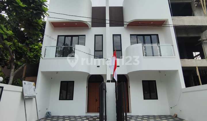 Rumah Baru Modern Konsep Villa Bali di Kav Dki Meruya Jakbar