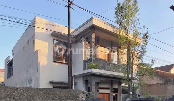 Rumah Luas Dekat Alun Alun Cimahi