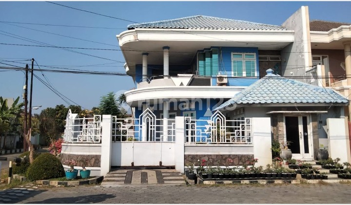 For Sale Corner Hook House in Jemursari Surabaya